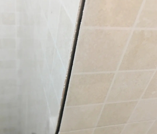 察雅瓷砖空鼓维修公司分享阳台瓷砖脱落的修复过程可以分为以下几个步骤